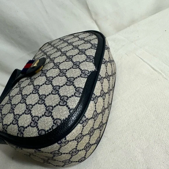 Gucci Shoulder Bag - Picture 5 of 10